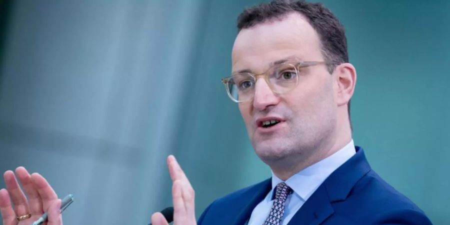 Jens Spahn (CDU), Bundesminister für Gesundheit, gibt in seinem Ministerium eine Pressekonferenz zur Impfstrategie der Bundesregierung. Foto: Kay Nietfeld/dpa
