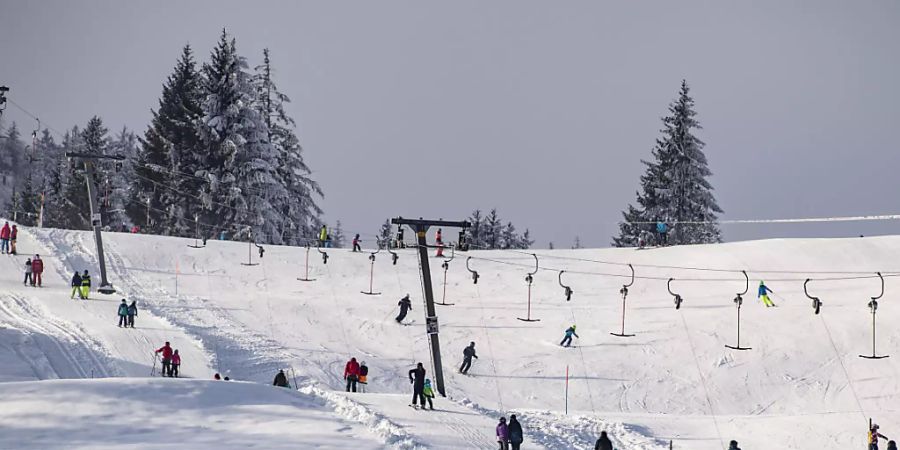 In den Luzerner Skigebieten dürfen die Lifte ab Montag auch unter der Woche fahren. (Archivbild)