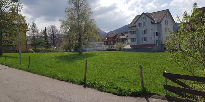 Hier soll in Zukunft der Neubau der Stiftung Phönix in Einsiedeln stehen. Stiftung Phönix