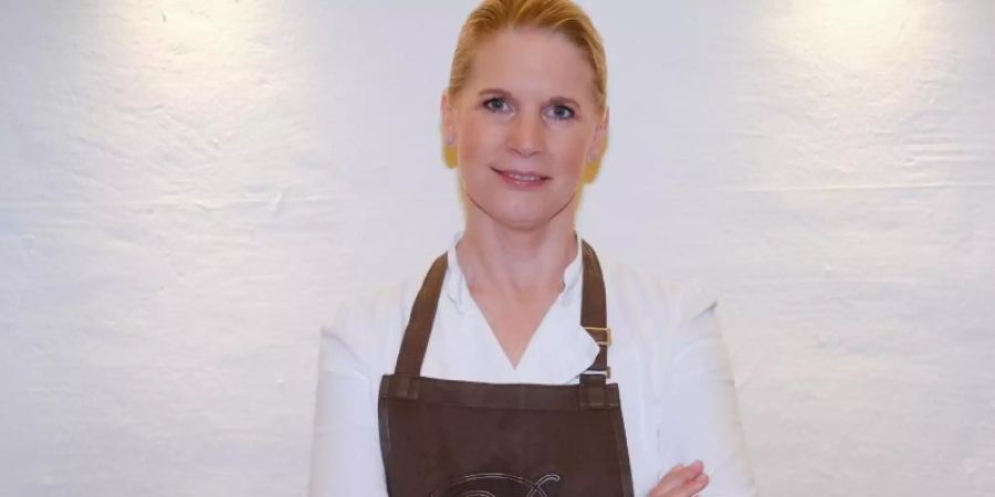 Cornelia Poletto hat ein neues Hobby für sich entdeckt - das Stricken. Foto: Axel Heimken/dpa