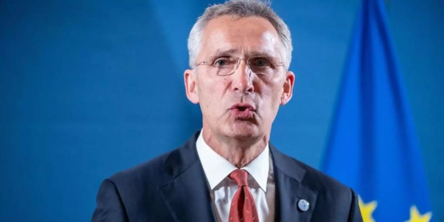 «Diese Drohnen können unsere Truppen vor Ort unterstützen und zum Beispiel die Zahl der Piloten reduzieren, die wir in Gefahr bringen», sagt Jens Stoltenberg. Foto: Michael Kappeler/dpa