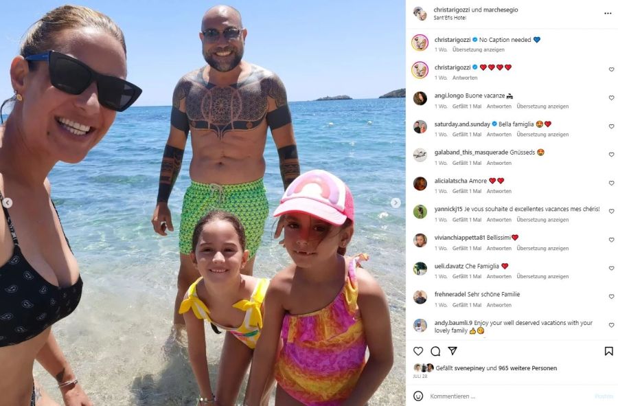 Christa Rigozzi und ihre Familie am Strand.