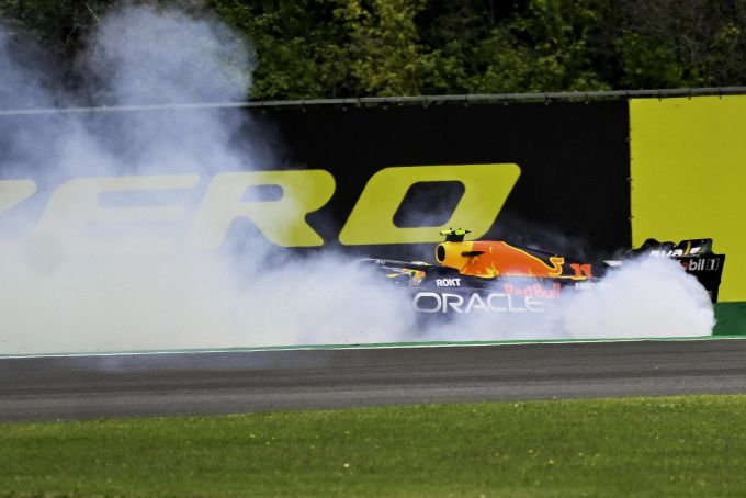 Sergio Pérez (Red Bull) dreht sich beim Training zum Ungarn-GP der Formel 1. Sergio Perez Formel 1