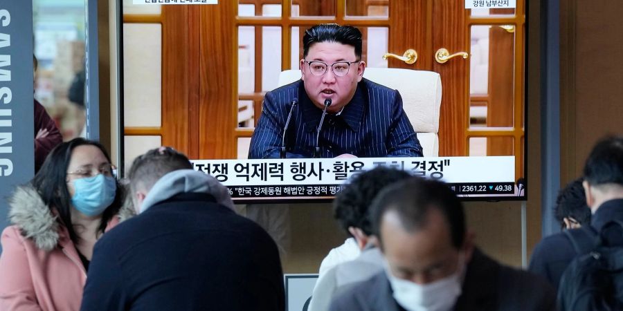 Der nordkoreanische Machthaber Kim Jong Un während einer Nachrichtensendung.