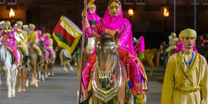Die berittene königliche Kavallerie und die königliche Garde aus dem Oman hatten bereits am Freitag, an der Premiere der diesjährigen Ausgabe des Basel Tattoo, einen Auftritt. Die berittene königliche Kavallerie und die königliche Garde aus dem Oman hatten bereits am Freitag, an der Premiere der diesjährigen Ausgabe des Basel Tattoo, einen Auftritt.