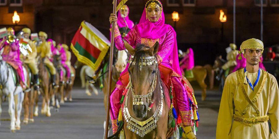 Die berittene königliche Kavallerie und die königliche Garde aus dem Oman hatten bereits am Freitag, an der Premiere der diesjährigen Ausgabe des Basel Tattoo, einen Auftritt.