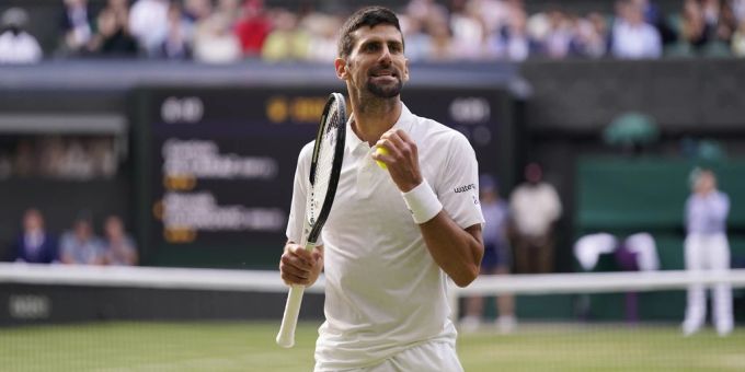 In Wimbledon verpasste Novak Djokovic den Titel knapp. Nun legt ihm sein Vater ein baldiges Karrierenende nahe. Novak Djokovic