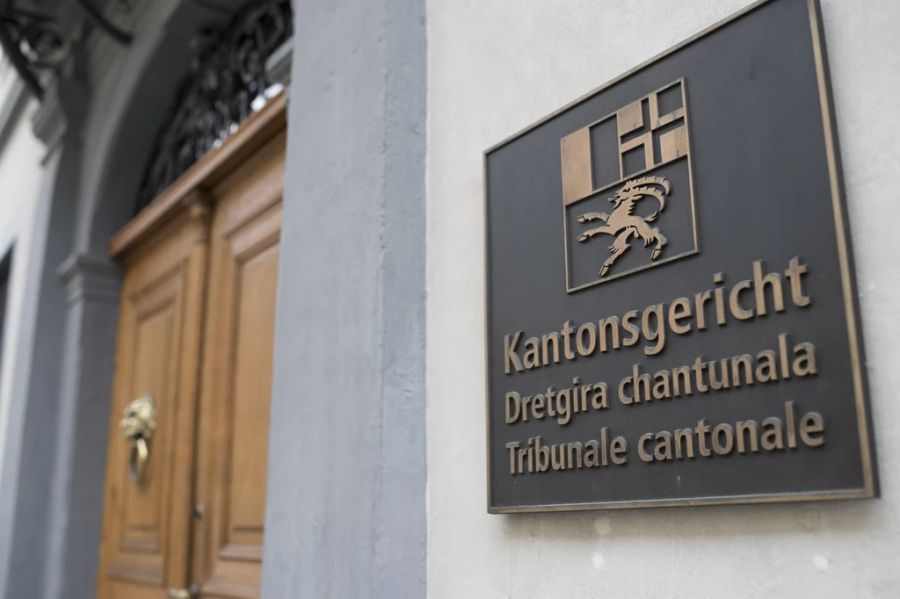 In den Räumlichkeiten des Kantonsgericht Graubünden wird nun die Aufsichtsbeschwerde von Quadronis Anwalt geprüft.