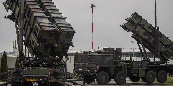 Schon jetzt Bestandteil der bodengestützten Luftverteidigung in Europa: Das US-amerikanische Patriot-System zur Abwehr von Flugzeugen, Marschflugkörpern und ballistischen Mittelstreckenraketen. (Aufnahme vom Mai 2022 in der Slowakei) Sky Shield