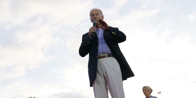 US-Präsident Joe Biden und seine Ämter dürfen ab sofort keinen Einfluss mehr auf soziale Medienplattformen aufgrund von Desinformation haben. biden richter
