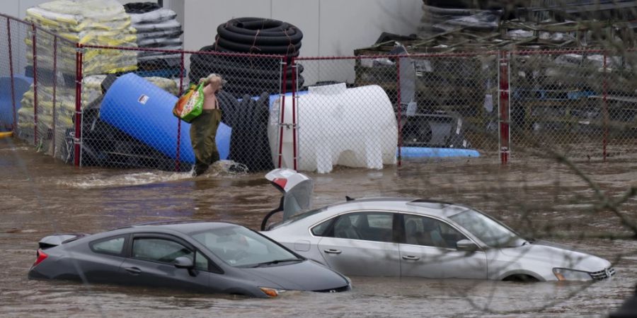 dpatopbilder - Eine lange Reihe heftiger Gewitter hat in weiten Teilen von Nova Scotia, Kanada, rekordverdächtige Regenmengen niedergehen lassen. Foto: Darren Calabrese/The Canadian /AP/dpa