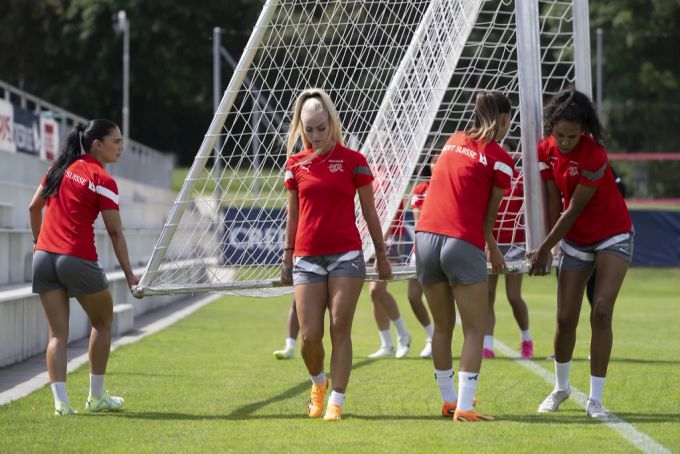 Alisha Lehmann und ihre Nati-Kolleginnen bereiten sich auf die Fussball-WM vor. Alisha Lehmann