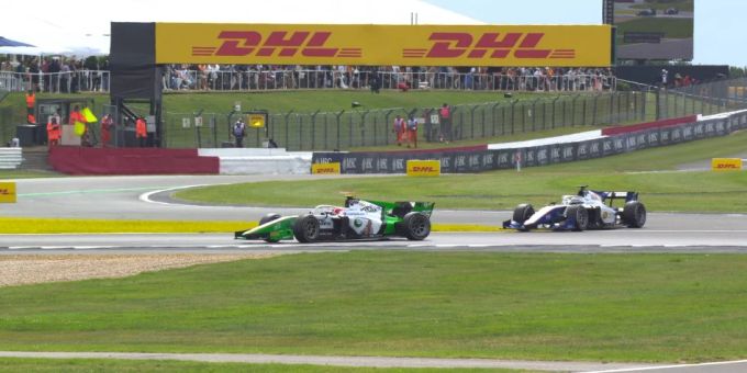 Pech in Formel 2 - Boschung und Teamkollege nehmen sich aus dem Rennen