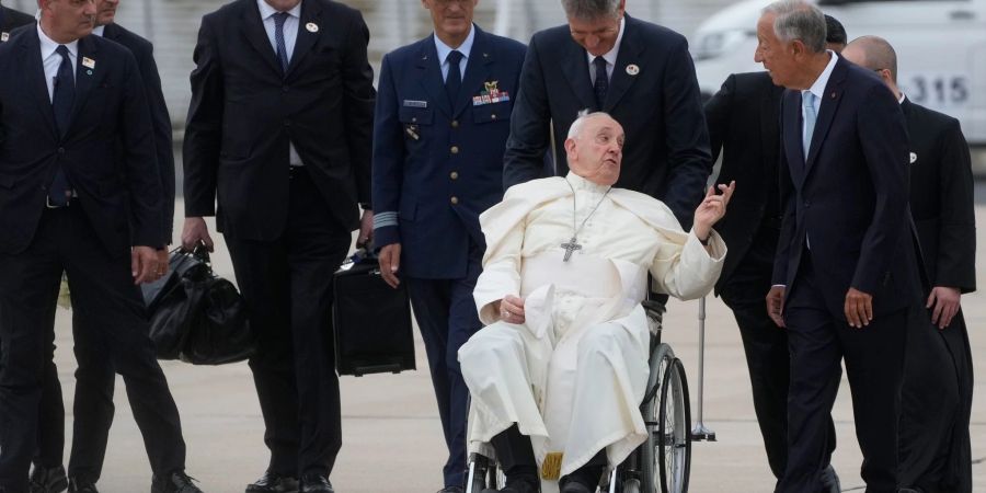 Papst Franziskus ist in Lissabon gelandet, um dort am Weltjugendtag der katholischen Kirche (WJT) teilzunehmen.