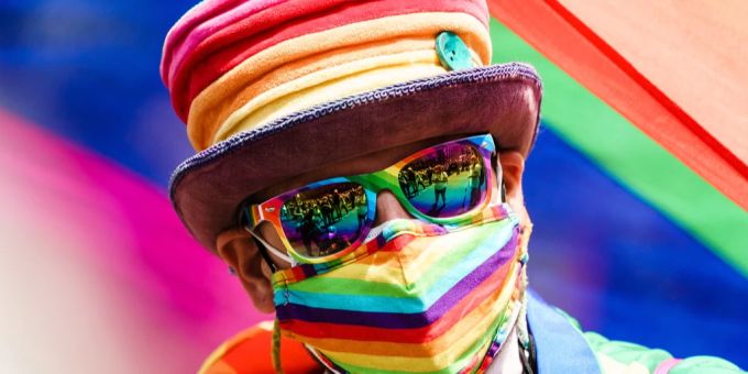 Ein Teilnehmer des «Christopher Street Day» in Berlin im vergangenen Jahr. csd pride berlin ukraine