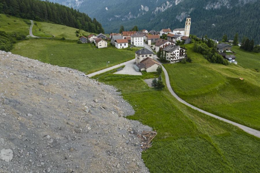 Der Schuttstrom hat das Schulhaus nur knapp verfehlt.