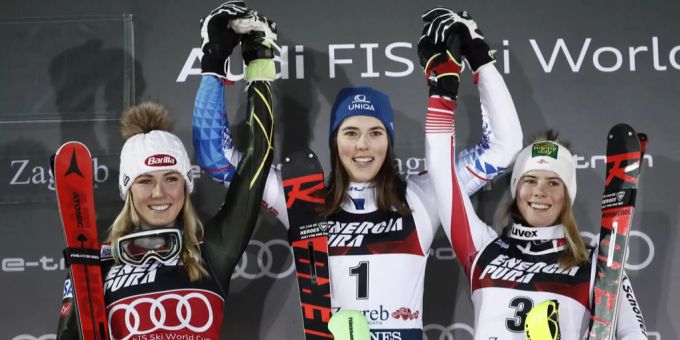 Mikaela Shiffrin, Petra Vlhova und Katharina Liensberger (v.l.) nach dem Rennen im kroatischen Zagreb. Mikaela Shiffrin