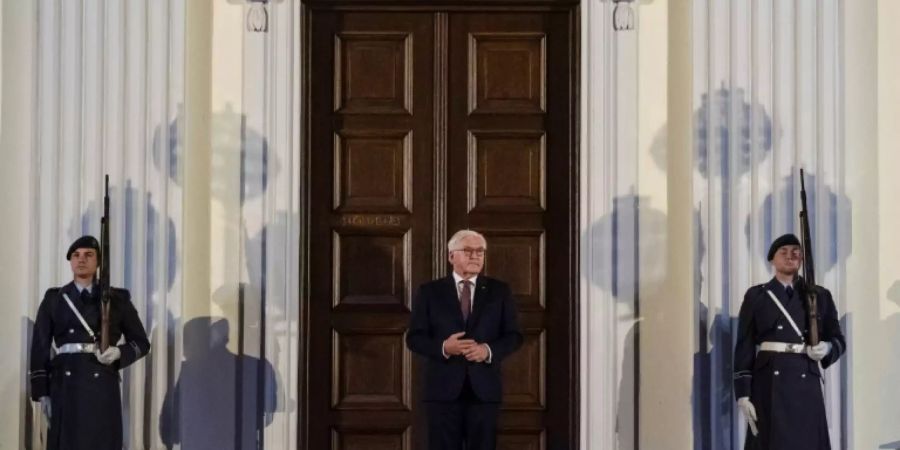 Steinmeier vor Schloss Bellevue