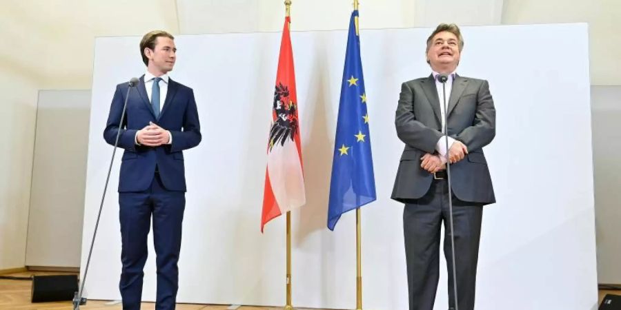 ÖVP-Chef Sebastian Kurz (l.) und Grünen-Chef Werner Kogler regieren künftig gemeinsam. Foto: Herbert Neubauer/APA/dpa