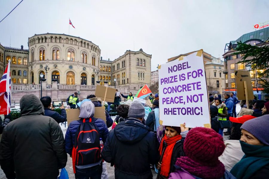 Proteste gegen Friedensnobelpreisträger