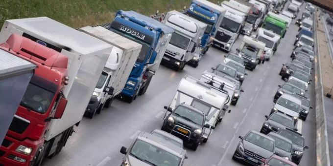 Die Szenarien umfassen eine Lenkungsabgabe auf Treibhausgase oder eine Erhöhung der bestehenden CO2-Abgabe auf Brennstoffe. (Symbolbild) auto