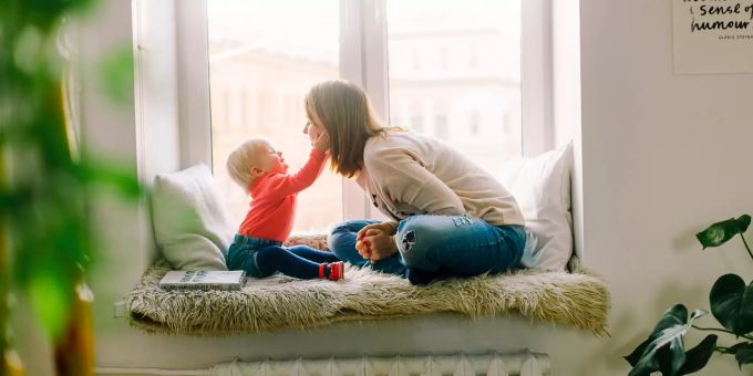 Für kleine Kinder kann eine Erkältung sehr stressig sein. Erkältung