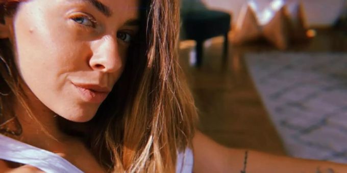 Schlagerstar Vanessa Mai postet Nippelblitzer Vanessa Mai