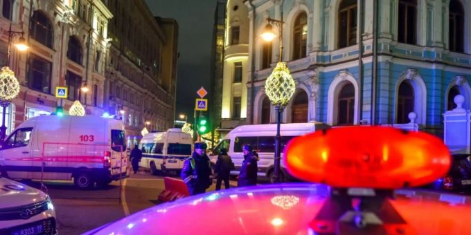 Mindestens ein Toter durch Schüsse vor russischer Geheimdienst-Zentrale Mindestens ein Toter durch Schüsse vor russischer Geheimdienst-Zentrale