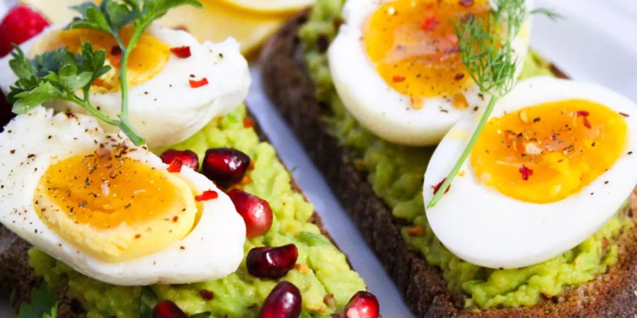 Eier auf Avocadotoast