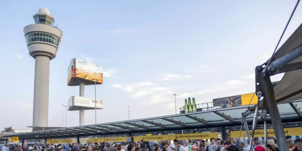 Flughafen Amsterdam Schiphol ruft zu Flugstreichungen auf