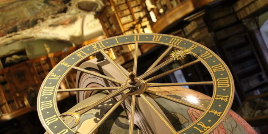 Nach der Vorlage des originalen Verkaufsprospekts wurde die Globus-Kopie in St. Gallen mit einem Zeiger ergänzt, der in der wechselvollen Geschichte des wertvollen Objekts verloren gegangen war.
