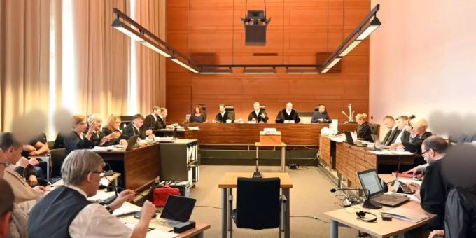 Freiburg - Drohungen gegen Justiz im Prozess um Gruppenvergewaltigung