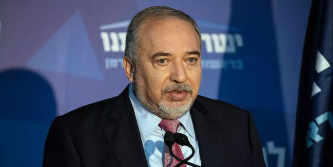 Avigdor Lieberman möchte mit einer Koalition zwischen Likud und Blau-Weiss erneute Neuwahlen verhindern. (Archivbild) avigdor lieberman