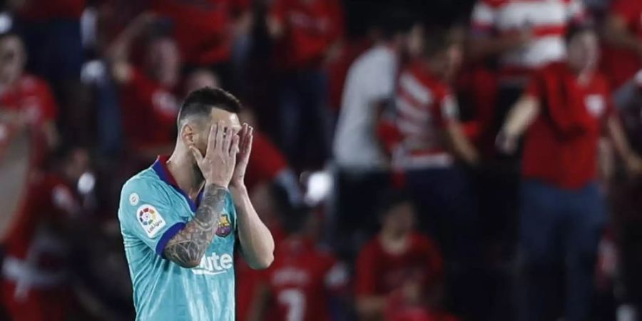 Barcelonas Messi reagiert nach der Niederlage gegen Granada enttäuscht. Foto: Miguel Morenatti/AP