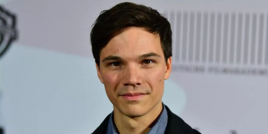 Sebastian Urzendowsky bei der Verleihung des Nachwuchsfilmpreises "First Steps Award" 2018 in Berlin. Foto: Soeren Stache/dpa