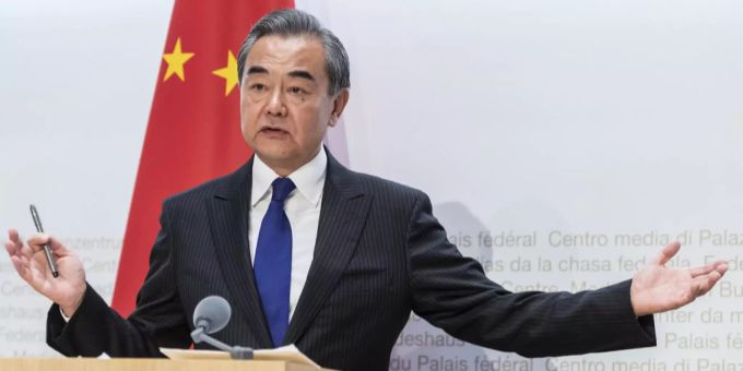 Chinas Aussenminister Wang Yi macht die USA für das Chaos in Afghanistan verantwortlich. Multilateralismus