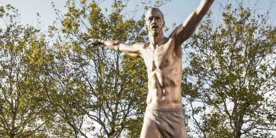 Zlatan Ibrahimovic bei der Einweihung seiner Statue in Malmö. Foto: Petter Arvidson/Bildbyran via ZUMA Press/dpa