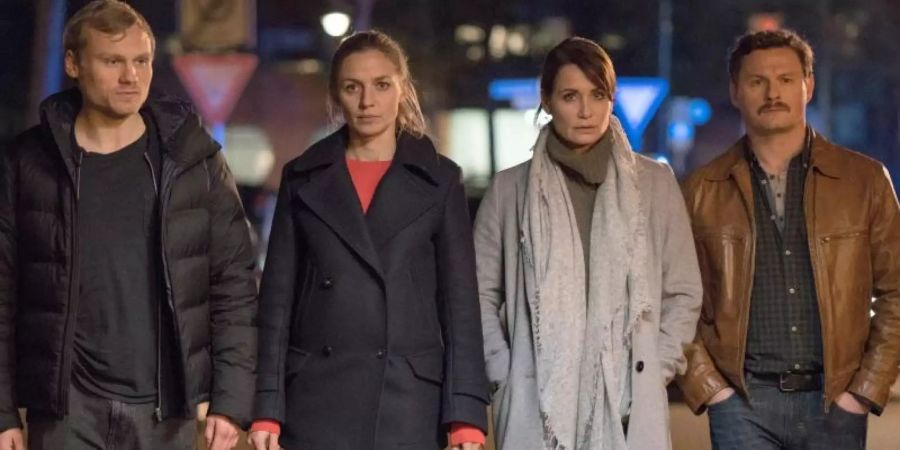 Linus Roth (Anton Spieker, l-r), Pia Walther (Annika Blendl), Maike Riem (Anja Kling) und Christoph Hofherr (Shenja Lacher) in einer Szene des Films «Das Quartett». Foto: Oliver Vaccaro/ZDF/dpa