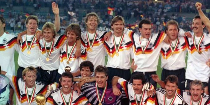 Wird im Osterprogramm auf «sportschau.de» aufgearbeitet: Der deutsche WM-Sieg 1990 in Italien. Foto: Frank Leonhardt/dpa Wird im Osterprogramm auf «sportschau.de» aufgearbeitet: Der deutsche WM-Sieg 1990 in Italien. Foto: Frank Leonhardt/dpa