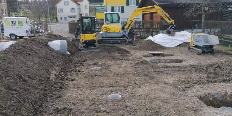 Der Spielplatz in Wolfertswil wird zurzeit erneuert.