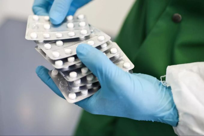 Remdesivir ist noch nicht zugelassen. Der Ansturm im Rahmen des «Compassionate Use» hat Gilead Sciences überfordert. (Symbolbild) Remdesivir Coronavirus Medikament