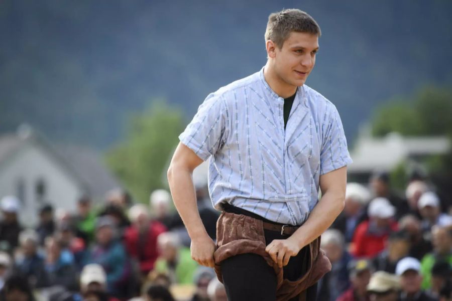 Curdin Orlik am am Glarner-Bündner Schwingfest.