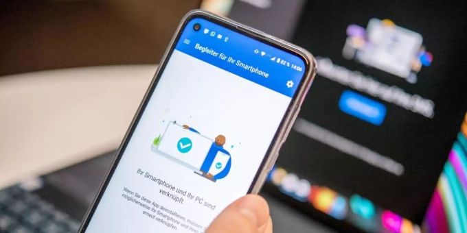 Ein Smartphone führt eine Microsoft-App aus. Das Robert Koch-Institut darf bald auf diese zugreifen. Robert Koch-Institut