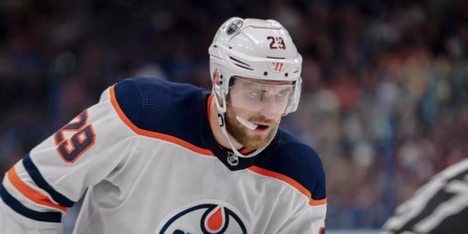 Leon Draisaitl mit den Edmonton Oilers in Action. Foto: Brian Mcwalters/CSM via ZUMA Wire/dpa Leon Draisaitl