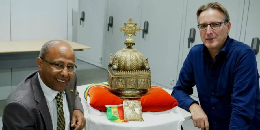 Sirak Asfaw und Kunstdetektiv Brand