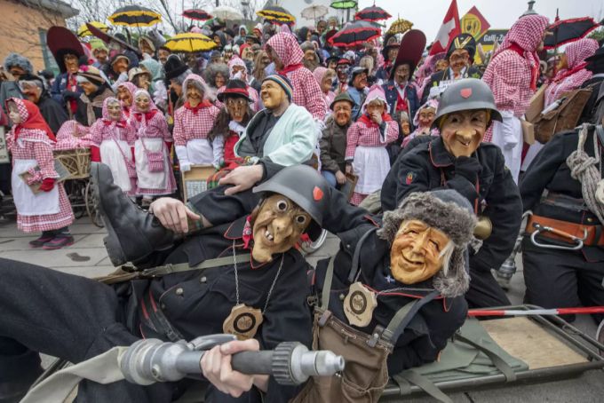 Seit Jahren bieten die seltsamsten Jubiläen Unterhaltung an der Fasnacht. basler fasnacht