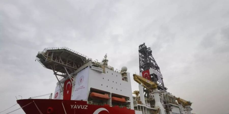 Das türkische Bohrschiff «Yavuz»: Der Gasstreit mit Zypern im Mittelmeer führt jetzt zu einer Kürzung der EU-Beitrittshilfen. Foto: Lefteris Pitarakis/AP/dpa