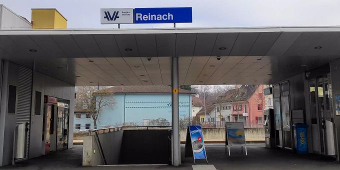 Bahnhof in Reinach. Bahnhof in Reinach.