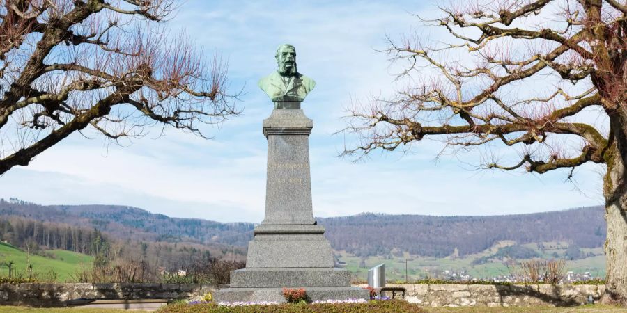 CF Bally Statue in Schönenwerd.