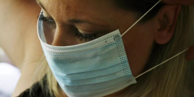Zehn Millionen Schutzmasken aus der Privatwirtschaft entschärfen das Problem. roselyne bachelot coronavirus